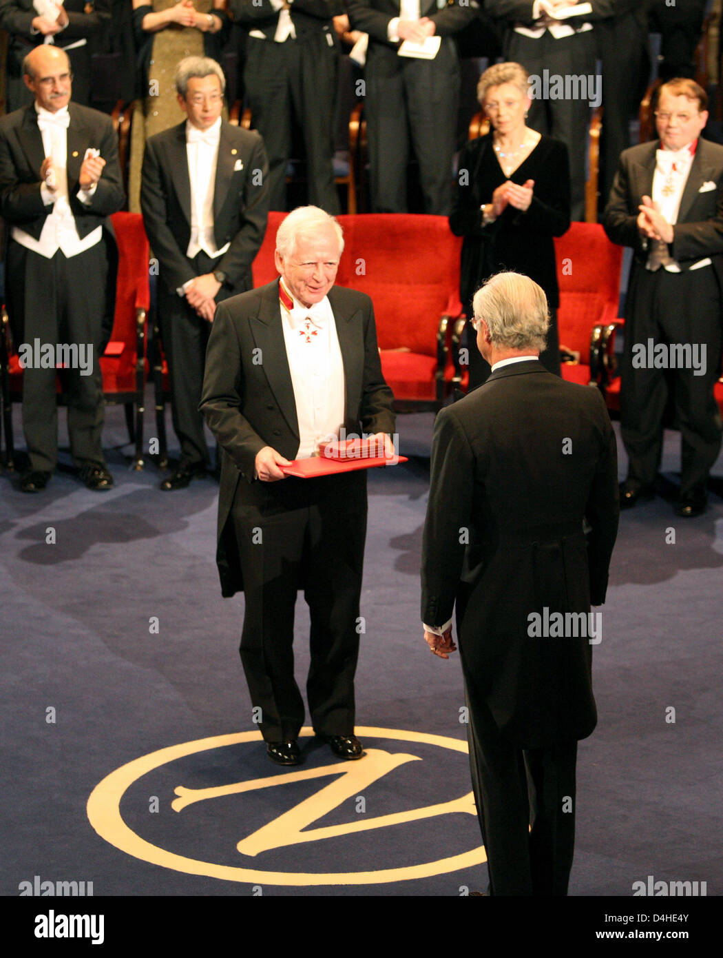 Sweden?s King Carl XVI. Gustaf (R) presents German Nobel Prize laureate in medicine, Harald zur