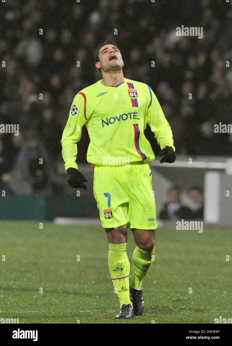Ederson of Olympique Lyon gestures during the Champions League Group F match against FC Bayern Munich at Stade de Gerland in Lyon, France, 10 December 2008. Bayern Munich defeated Lyon 3-2 securing the first place in UEFA Champions League Group F. Photo: Andreas Gebert Stock Photo