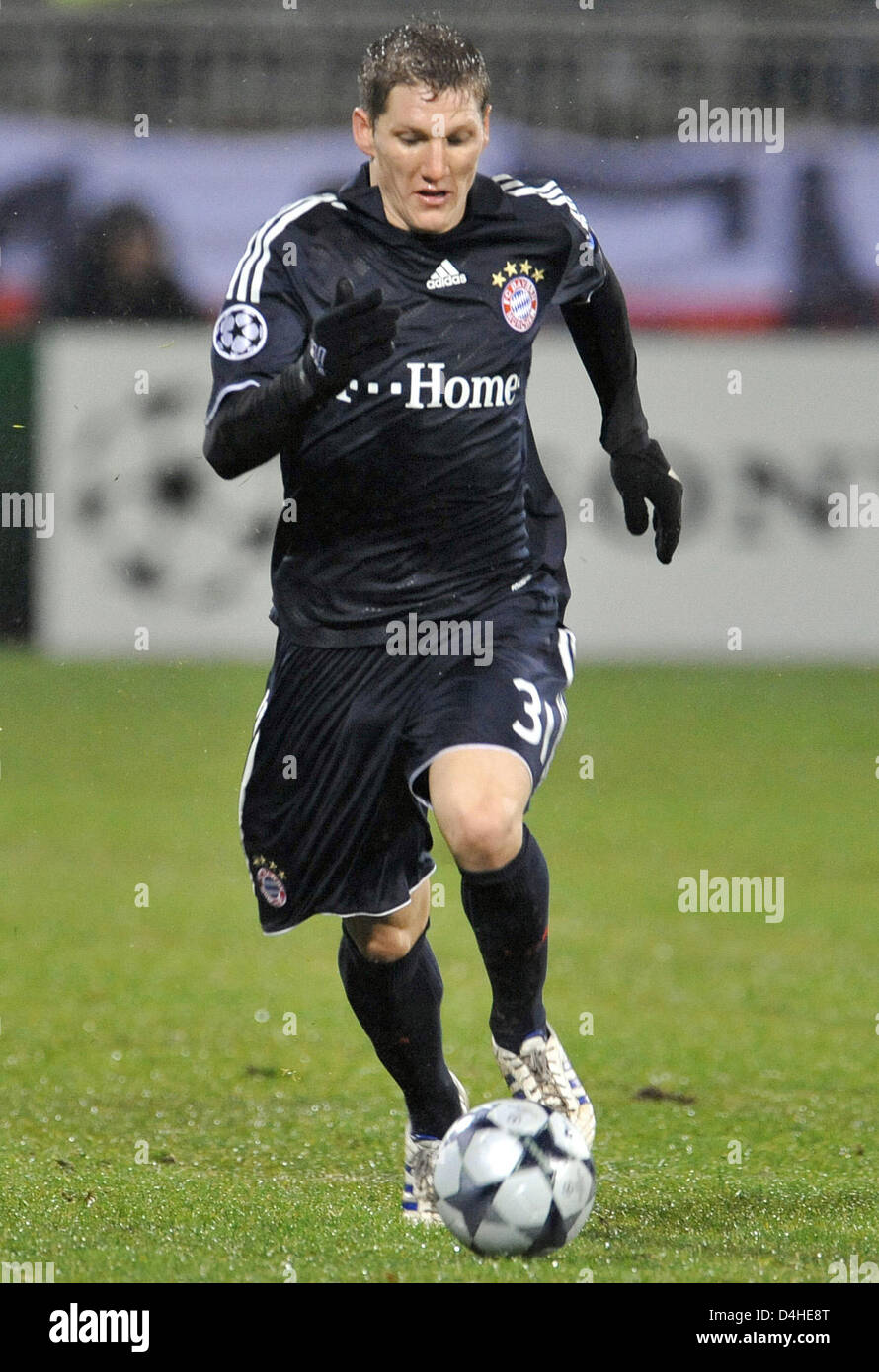Bastian Schweinsteiger of FC Bayern Munich is shown in action during the Champions League Group F match against Olympique Lyon at Stade de Gerland in Lyon, France, 10 December 2008. Bayern Munich defeated Lyon 3-2 securing the first place in UEFA Champions League Group F. Photo: Andreas Gebert Stock Photo
