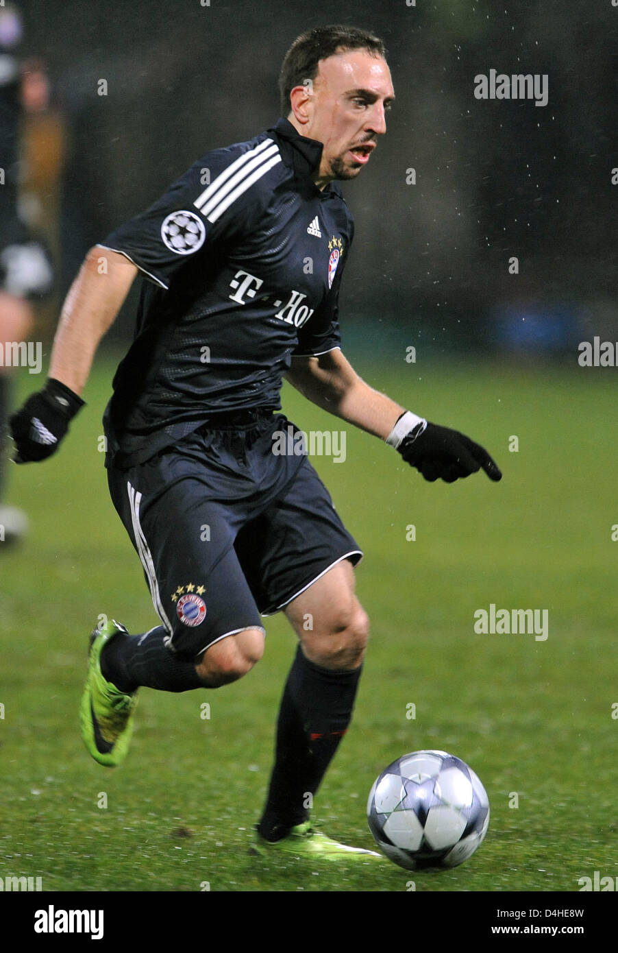 Franck Ribery of FC Bayern Munich is shown in action during the Champions League Group F match against Olympique Lyon at Stade de Gerland in Lyon, France, 10 December 2008. Bayern Munich defeated Lyon 3-2 securing the first place in UEFA Champions League Group F. Photo: Andreas Gebert Stock Photo