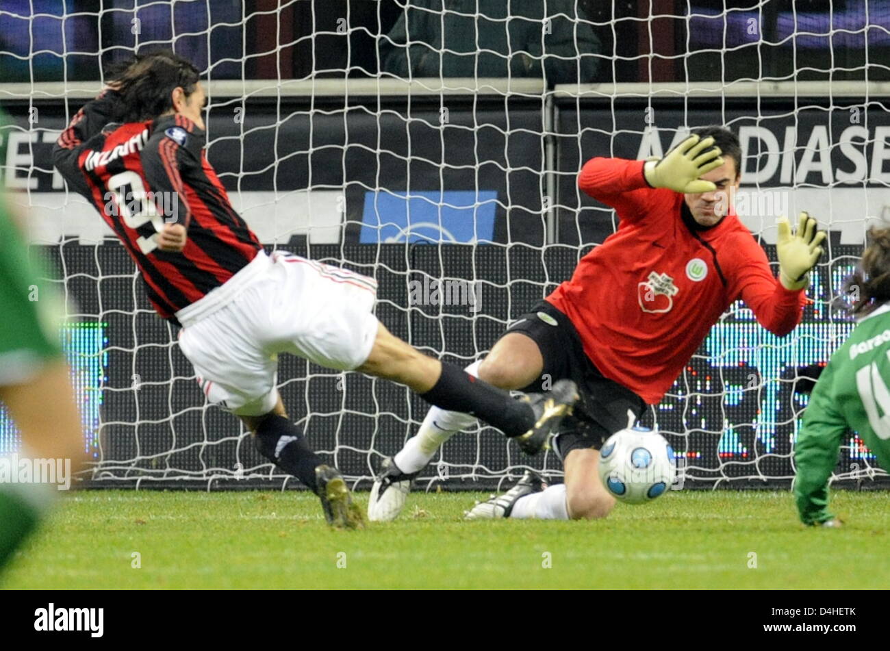 Wolfsburg?s goalkeeper Diego Benaglio (R) and Milan?s striker  Filippo Inzaghi seen in action during the UEFA Cup match AC Mailand vs VfL Wolfsburg at San Siro Stadium in Milan, Italy, 17 December 2008. The teams tied 2-2. Photo: Jochen Luebke Stock Photo