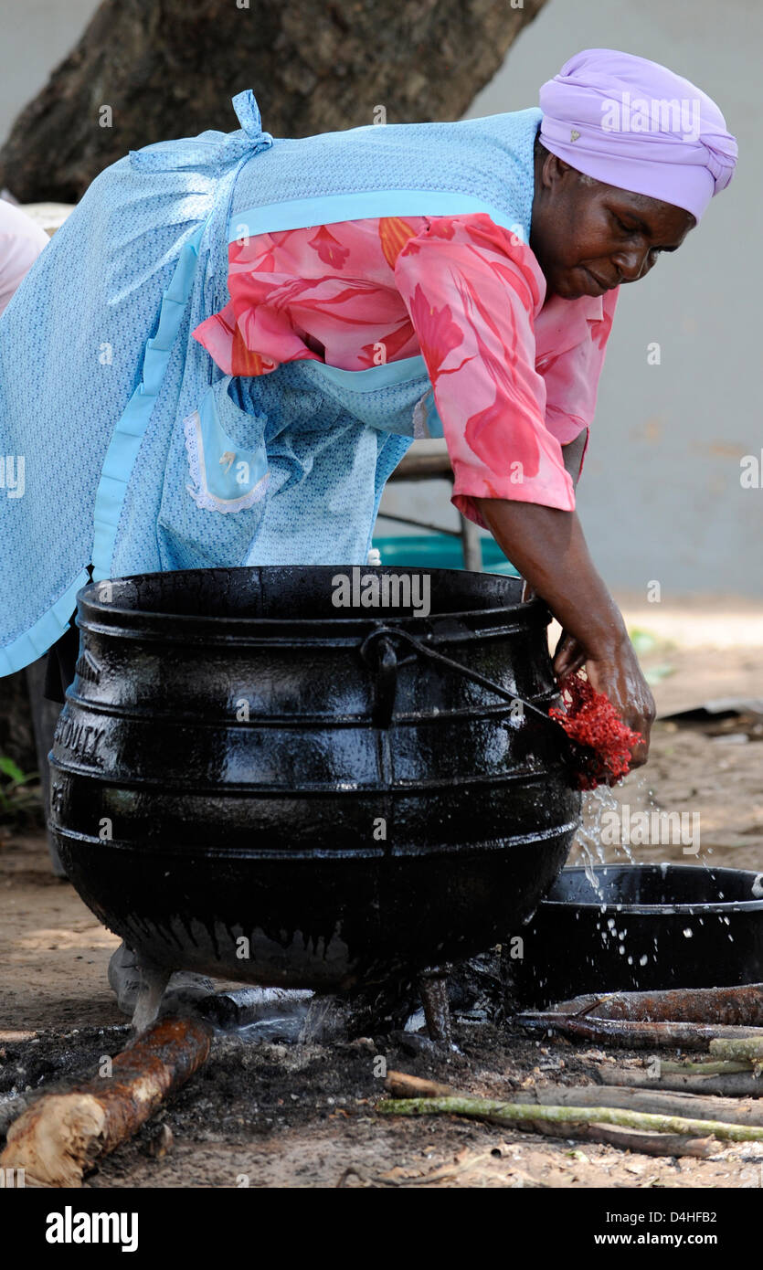 Zulu pot hires stock photography and images Alamy