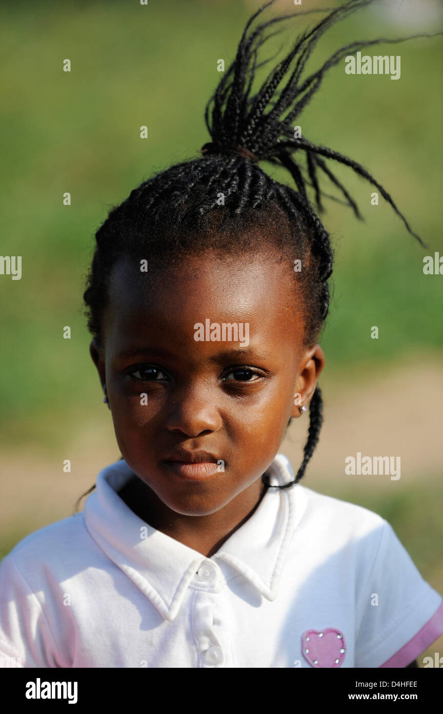 The picture shows a little Zulu girl with a funny hairdo in Simangaliso  Wetlands Park in South Africa, 24 November 2008. Photo: Frank May Stock  Photo - Alamy