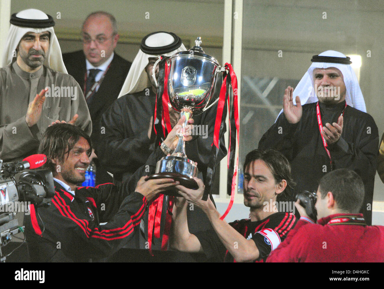 A.C. Milan players Paolo Maldini (L) and Massimo Ambrosini present the trophy after winning the friendly match against Hamburger SV at Sevens Stadium in Dubai, UAE, 06 January 2009. Milan defeated Hamburg on penalties 5-4. Photo: Stefan Puchner Stock Photo