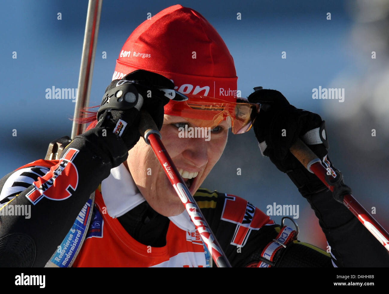 German biathlete Kati Wilhelm cheers after winning the women?s 12.5 kilometres mass start Biathlon World Cup race in Oberhof, Germany, 11 January 2009. Photo: Hendrik Schmidt Stock Photo