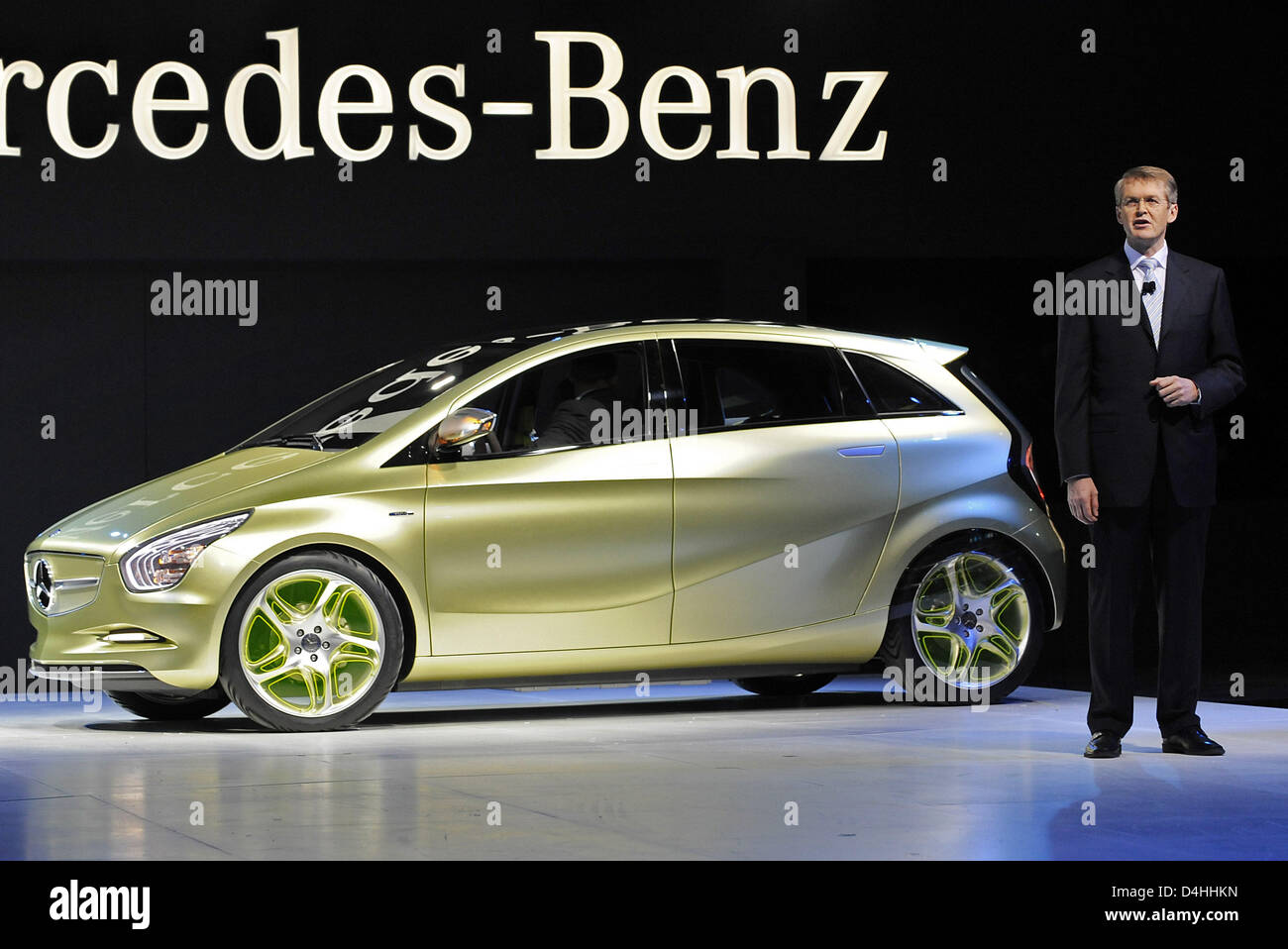 Thomas Weber, Development Director of Daimler, stands next to the electric car concept ?Concept BlueZERO? during a Mercedes-Benz presentation prior to the North American International Auto Show (NAIAS) in Detroit, USA, 10 January 2009. Photo: Marijan Murat Stock Photo