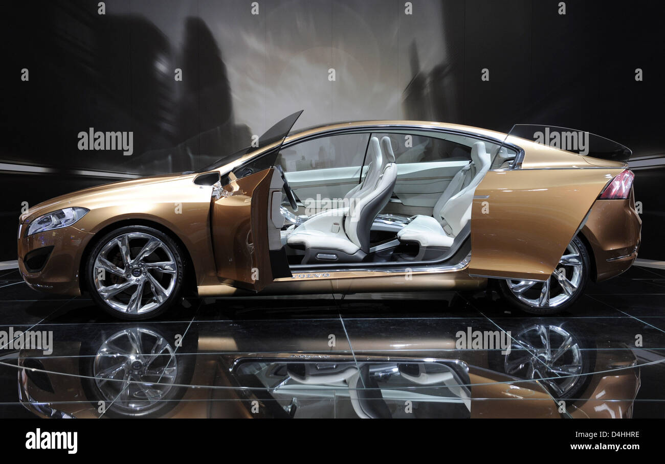 A Volvo S60 Concept seen on display during the North American International  Auto Show (NAIAS) in Detroit, USA, 12 January 2009. Photo: MARIJAN MURAT  Stock Photo - Alamy, image size:1300x908
