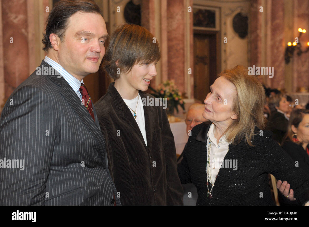 Alexander Prince of Schaumburg-Lippe (L), his son Donatus (C), and his mother Eva-Benita Baroness of Tiele-Winckler (R) pose during his birthday celebrations on Castle Bueckeburg, Germany, 16 January 2009. The Prince celebrated his 50th birthday with some 200 guests. Photo: Peter Steffen Stock Photo