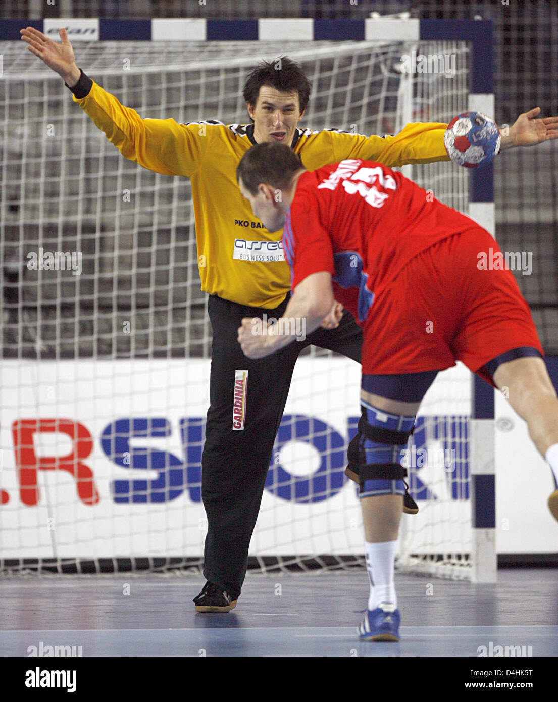 Polish goalkeeper Slawomir Szmal (L) and Russia?s Alexy Rastvortsev seen in action during a penalty try in the Handball World Championships, Group C match Russia vs Poland in Varazdin, Croatia, 18 January 2009. Poland won 24-22. Photo: Jens Wolf Stock Photo