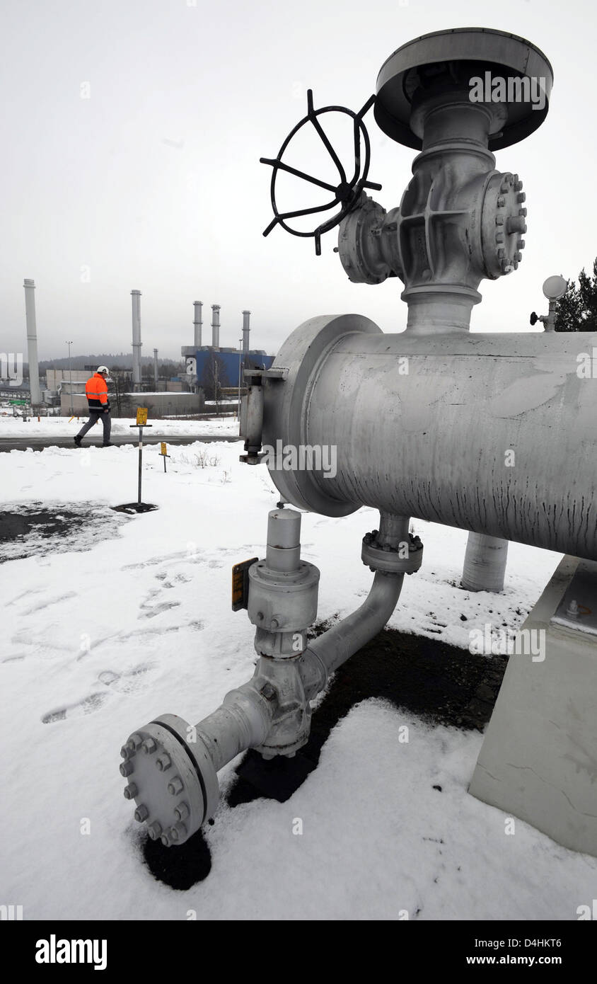 The picture shows pipelines of the E.ONRuhrgas gas compression station