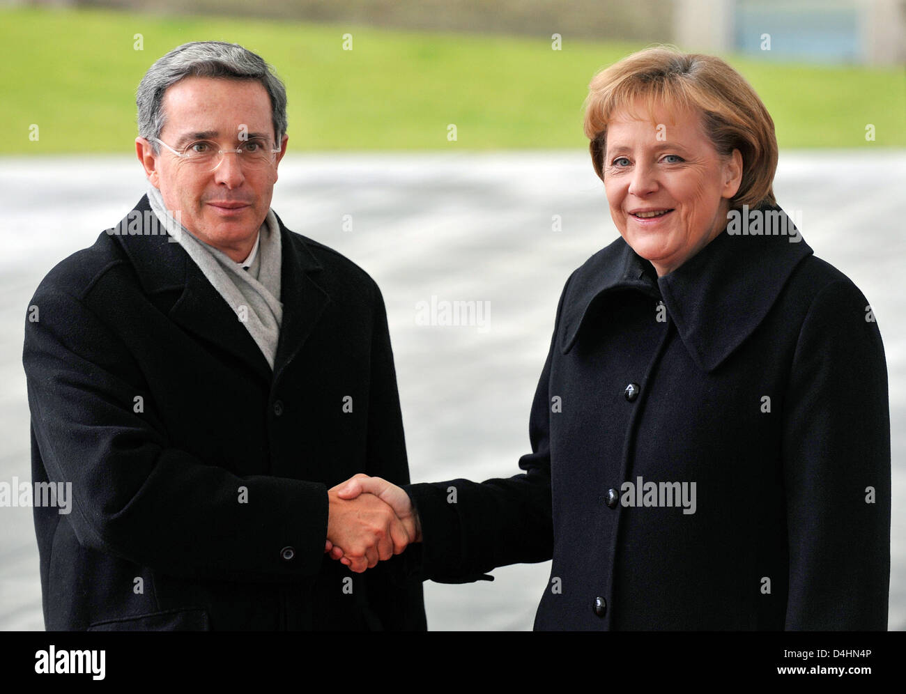 German Chancellor Angela Merkel welcomes Columbian President Alvaro Uribe Velez with military honours in front of the Chancellery in Berlin, Germany, 31 January 2009. Photo: GERO BRELOER Stock Photo