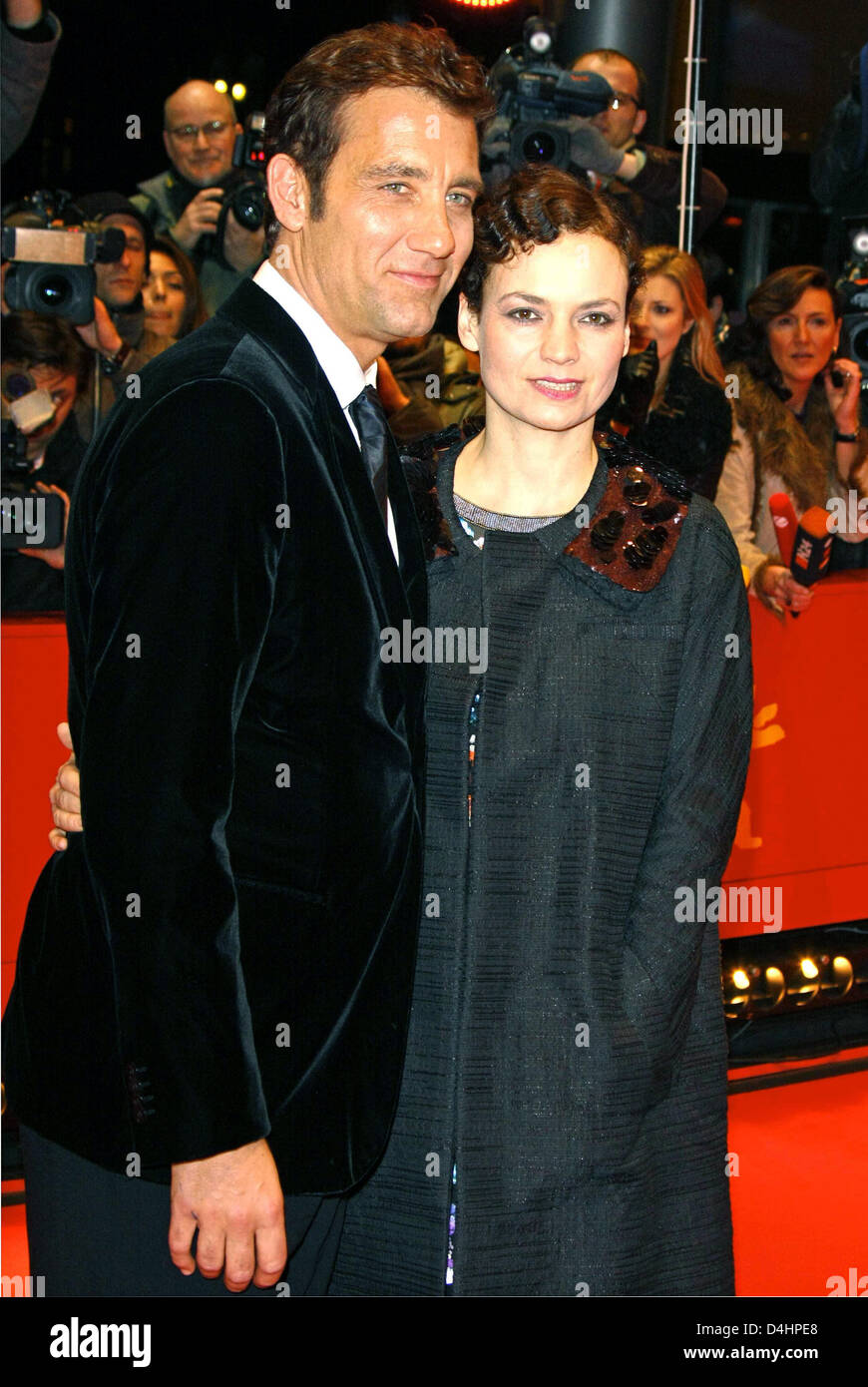 British actor Clive Owen and his wife Sarah-Jane Fenton arrive for the premiere of the film ?The International? at the 59th Berlin International Film Festival, also referred to as Berlinale, in Berlin, Germany, 05 February 2009. The film opens the 59th Berlinale at Potsdamer Platz. Within the scope of the official competition, 18 movies will compete for the golden and silver bears. Stock Photo