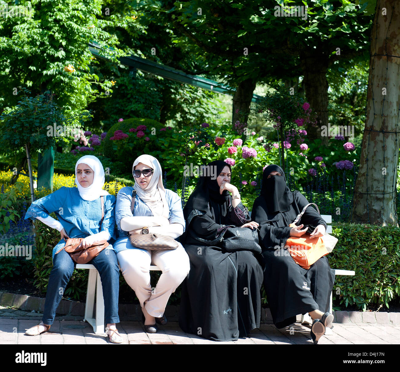 Rusr, Germany, Muslim women on a park bench in the Europa-Park Rust Stock Photo