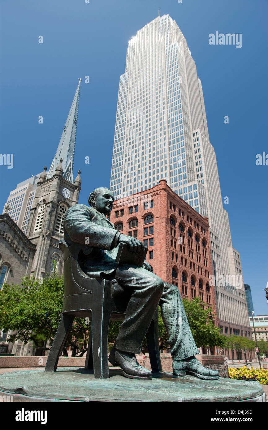 MAYOR TOM JOHNSON STATUE PUBLIC SQUARE DOWNTOWN CLEVELAND OHIO USA
