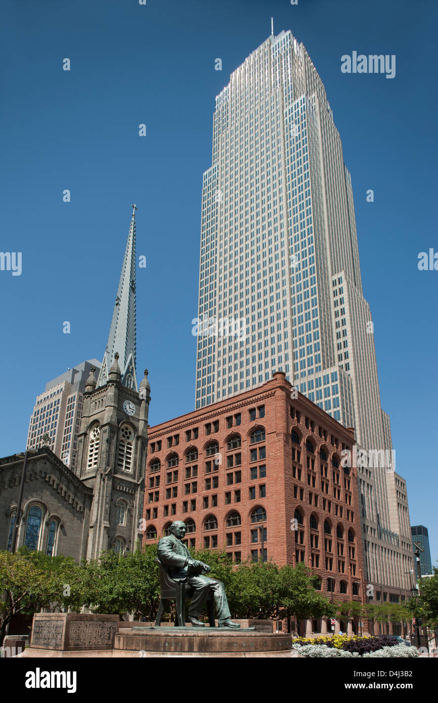 MAYOR TOM JOHNSON STATUE PUBLIC SQUARE DOWNTOWN CLEVELAND OHIO USA