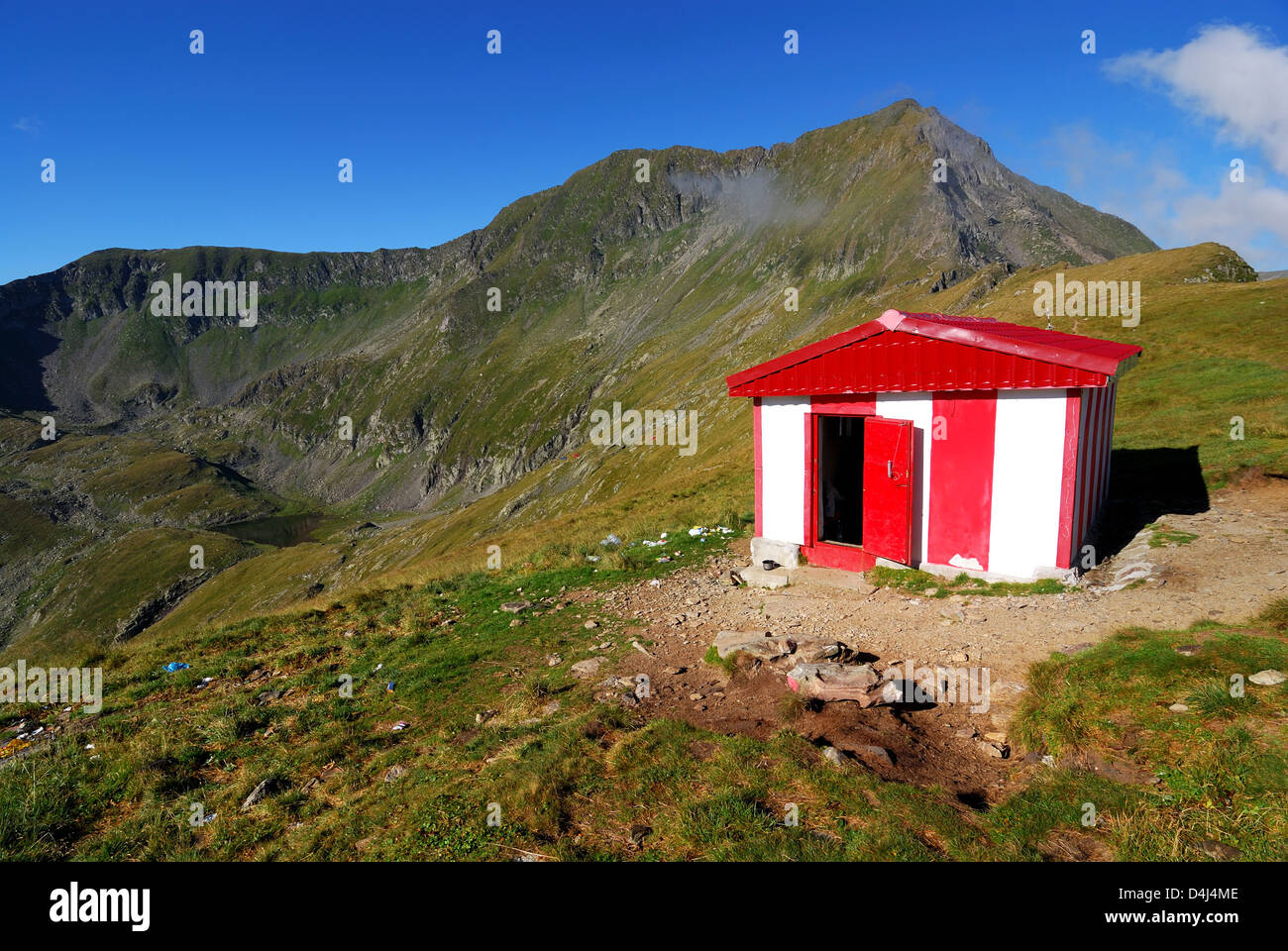 Touristic shelter Vistea (2310 m altitude) on the top of Fagaras ridge, Romania, Carpathian mountains Stock Photo