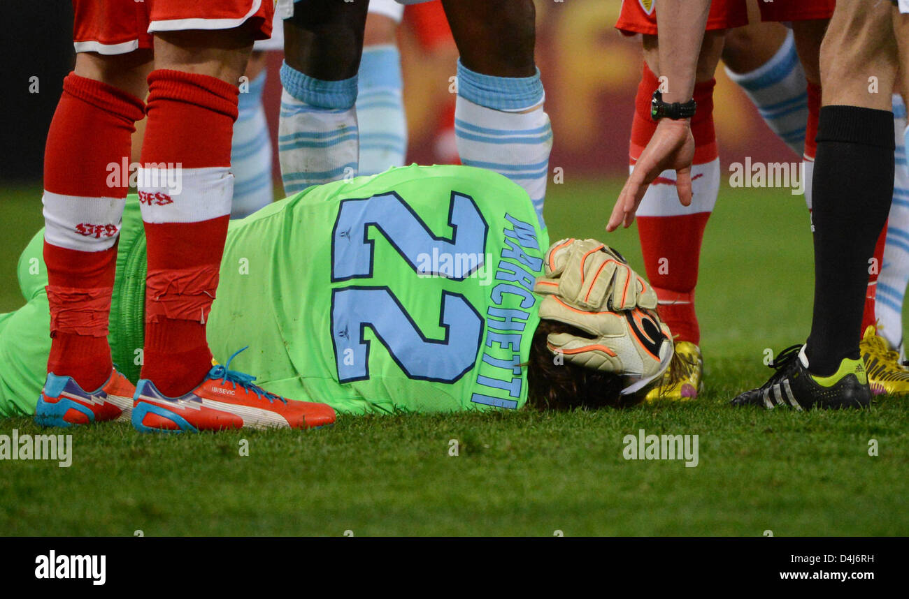 Lazio's goalkeeper Federico Marchetti lies on the pitch during the UEFA Europa League Round of 16 second leg soccer match between Lazio Rome and VfB Stuttgart at Stadio Olimpico in Rome, Italy, 14 March 2013. Foto: Marijan Murat/dpa +++(c) dpa - Bildfunk+++ Stock Photo