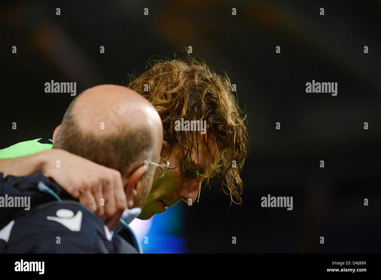 Lazio's goalkeeper Federico Marchetti is leaving the pitch due to an injury during the UEFA Europa League Round of 16 second leg soccer match between Lazio Rome and VfB Stuttgart at Stadio Olimpico in Rome, Italy, 14 March 2013. Foto: Marijan Murat/dpa Stock Photo