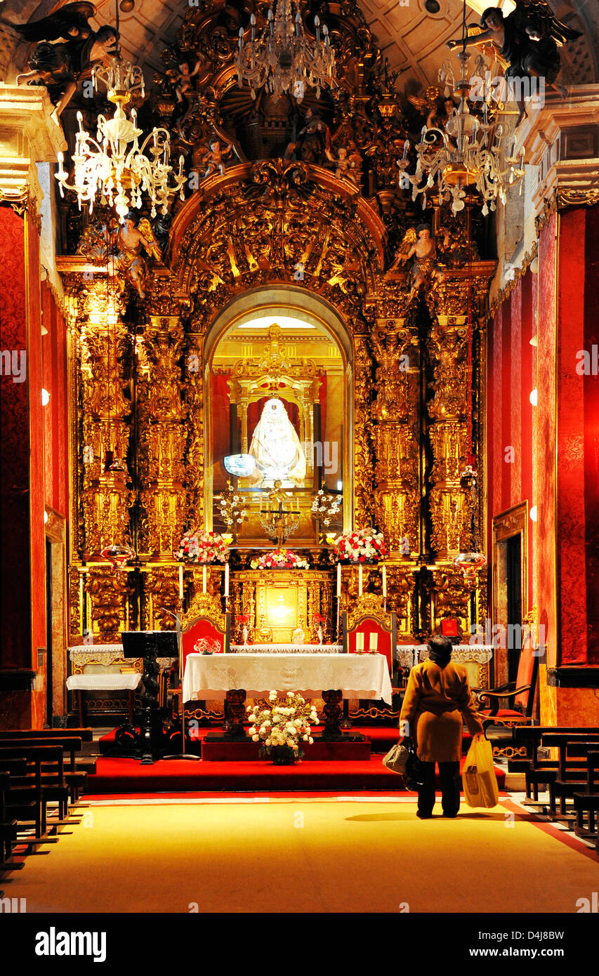 Altar stands hi-res stock photography and images - Alamy