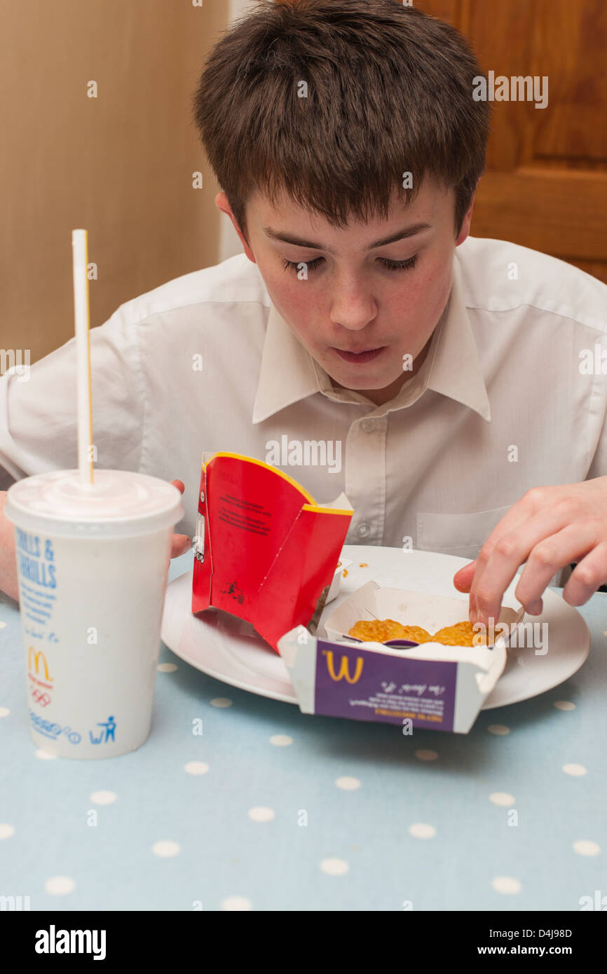 Young People Mcdonalds High Resolution Stock Photography And Images Alamy