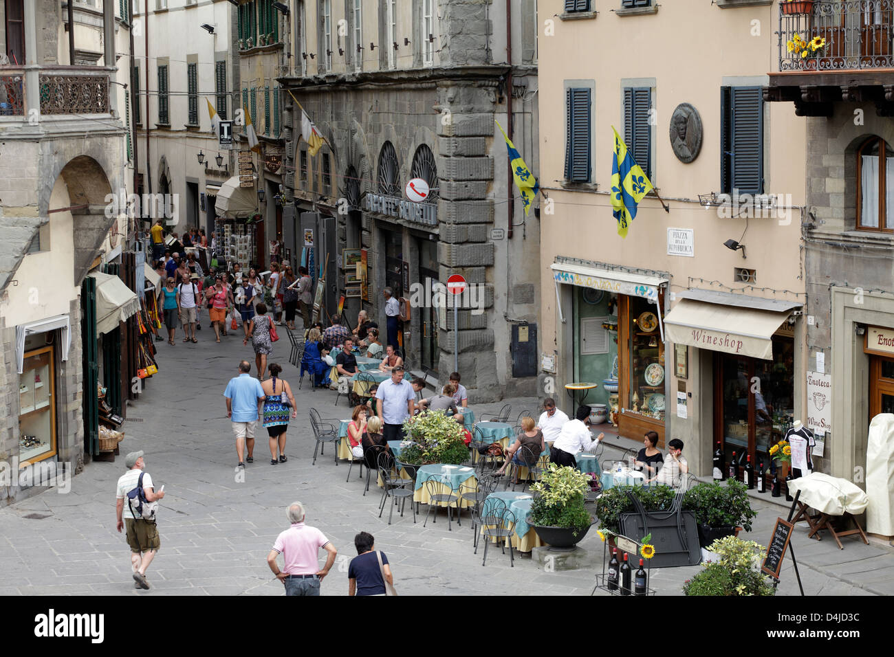 Cortona Italy Tourists On The Streets Of Cortona Stock Photo Alamy