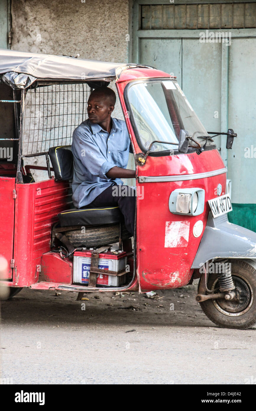 men at work, highway Nairobi Mombasa, Kenya, Africa Stock Photo
