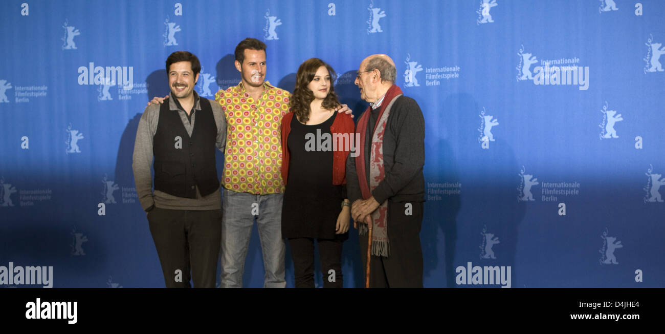 Portuguese actors Filipe Vargas (L-R), Ricardo Trepa and Catarina Wallenstein and 100-year-old director Manoel de Oliveira pose at the photocall for their film ?Eccentricities Of A Blond Hair Girl? at the 59th Berlin International Film Festival in Berlin, Germany, 09 February 2009. The film runs in the ?Berlinale Special? section, a total of 18 films compete for the Silver and Gold Stock Photo