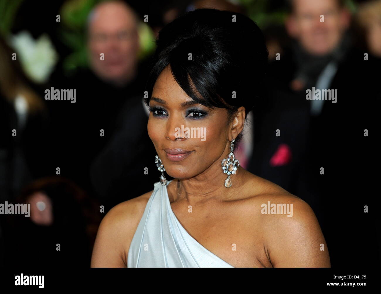 Actress angela bassett Actress angela bassett sorry, that
