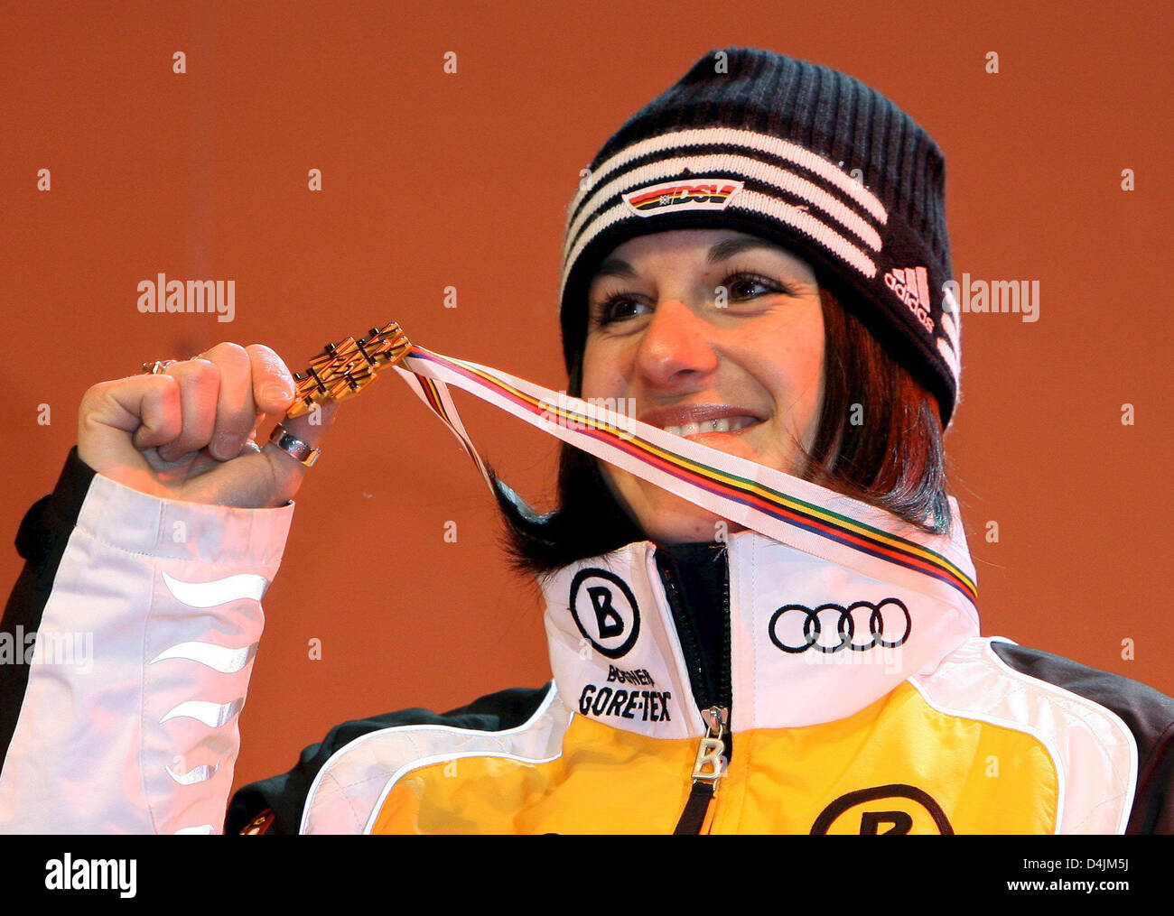 Gold medal winner Kathrin Hoelzl of Germany shows her medal during the ceremony for the Women's Giant Slalom during the Alpine Skiing World Championships in Val d'Isere, France, 12 February 2009. Photo: STEPHAN JANSEN Stock Photo