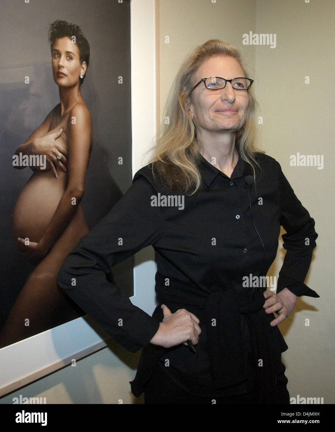 US photographer Annie Leibovitz stands next to one of her photos of pregnant US actress Demi Moore on display in Berlin, Germany, 20 February 2009. Her photographies are on display in the exhibition ?A Photographer?s Life 1990-2005? at C/O gallery until 24 May. Photo: XAMAX Stock Photo