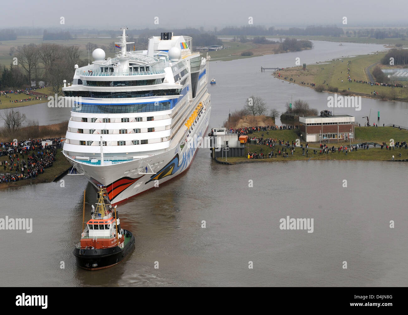 New cruise liner ?AIDAluna? crosses through the narrow river Ems to reach the North Sea at German shipyard ?Meyer-Werft? in Papenburg, Germany, 21 February 2009. With 252 metres length and 69,200 GT ?AIDAluna? by Rostock-based shipping company AIDA-Cruises will go on a test cruise in the North Sea before docking in Emden for concluding works. Photo: INGO WAGNER Stock Photo