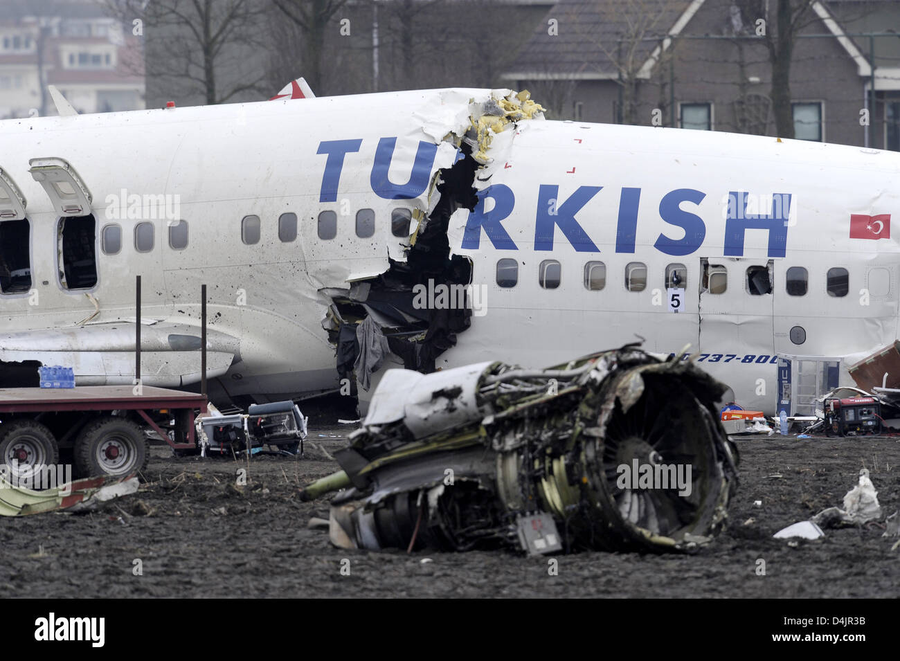 The wreckage of the crashed airplane lies in a field in Amsterdam, Netherlands, 25 February 2009. The plane by Turkish Airways has crashed on landing at Amsterdam?s Schiphol international airport, killing nine people and injuring more than 50 of the 134 passengers. The reasons for the crash are yet unclear. Photo: Achim Scheidemann Stock Photo