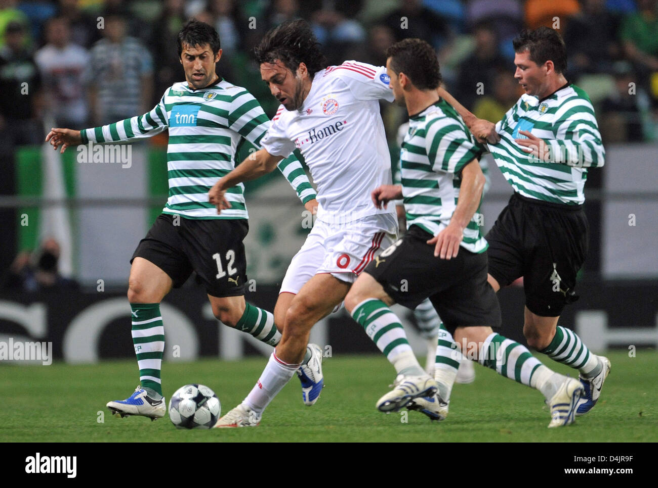 Sporting CP players Marco Caneira (L-R), Anderson Polga, Fabio ...