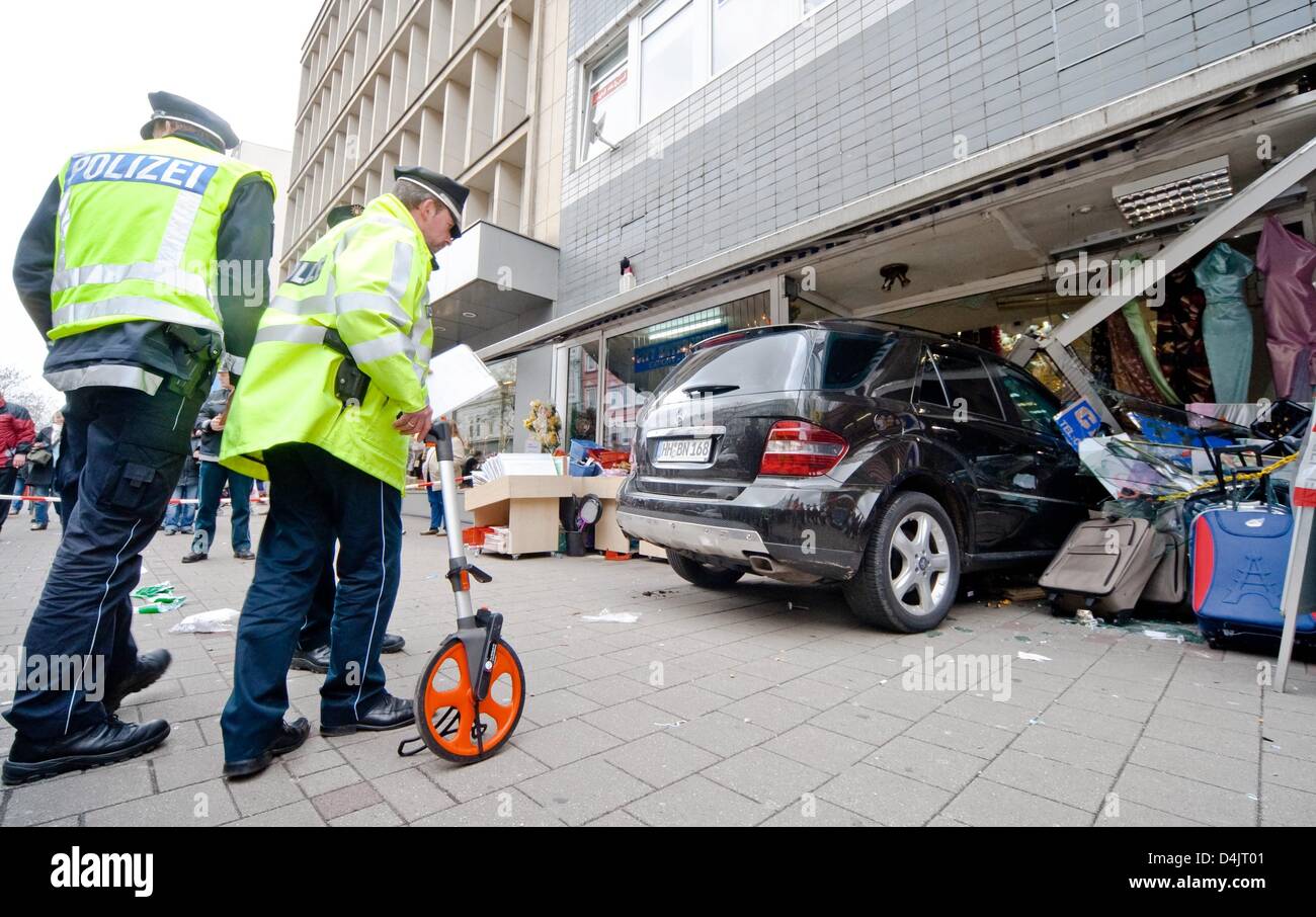 An off-road vehicle stands in a shop in Hamburg, Germany, 27 February 2009. The driver crashed into the store in the city centre at full throttle. The man had probably mistaken the accelerator pedal  for the brake pedal, a spokeswoman of the police said. One pedestrian is said to have been hurt in the accident. Photo:  Jens Holgerson Stock Photo