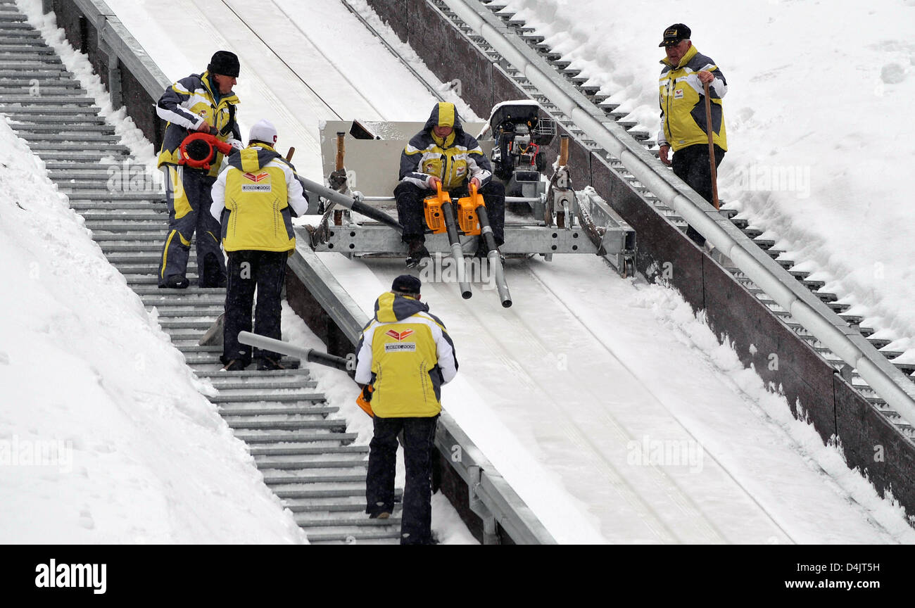 Run Up Track Prepare to run hi-res stock photography and images - Alamy
