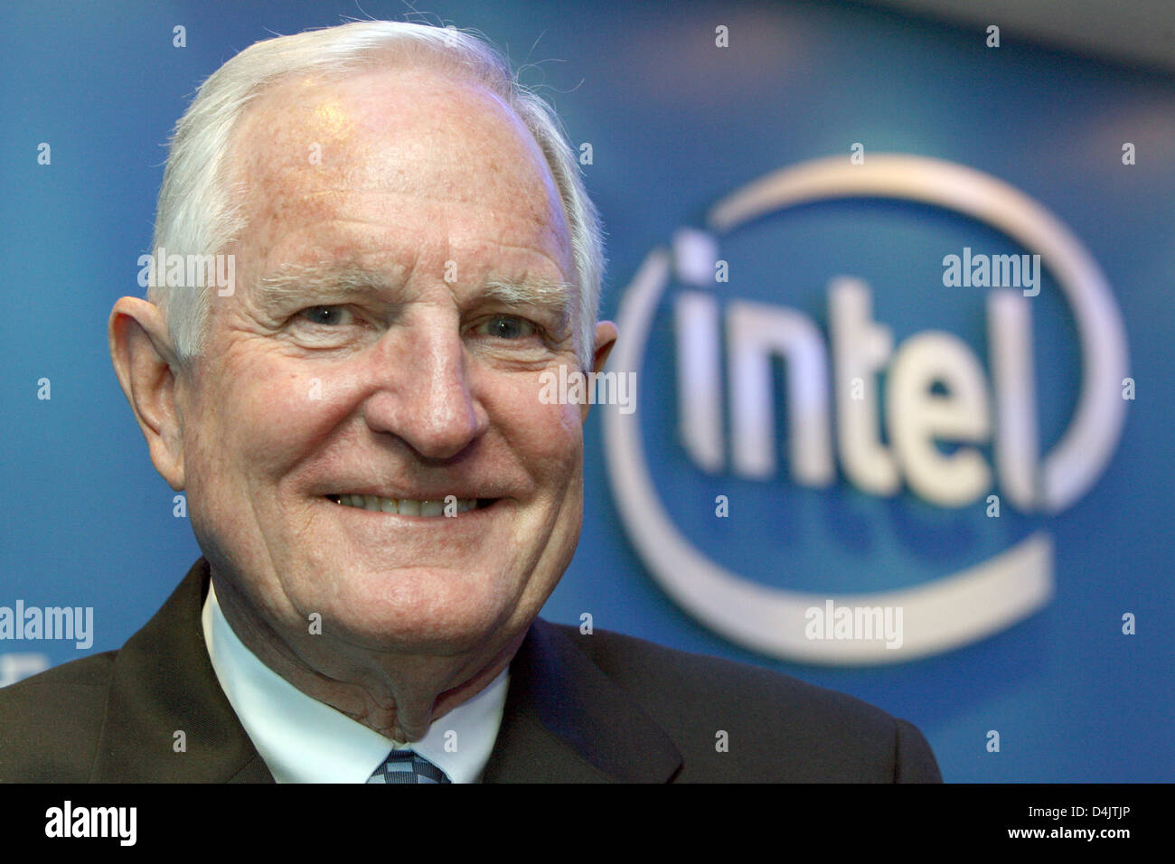 Craig Barrett, Chairman of Intel?s board of administration, speaks