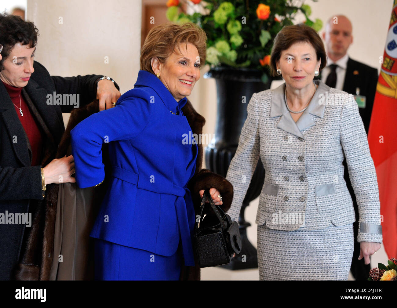 Eva Luise Koehler (L), wife of German President Horst Koehler, and ...