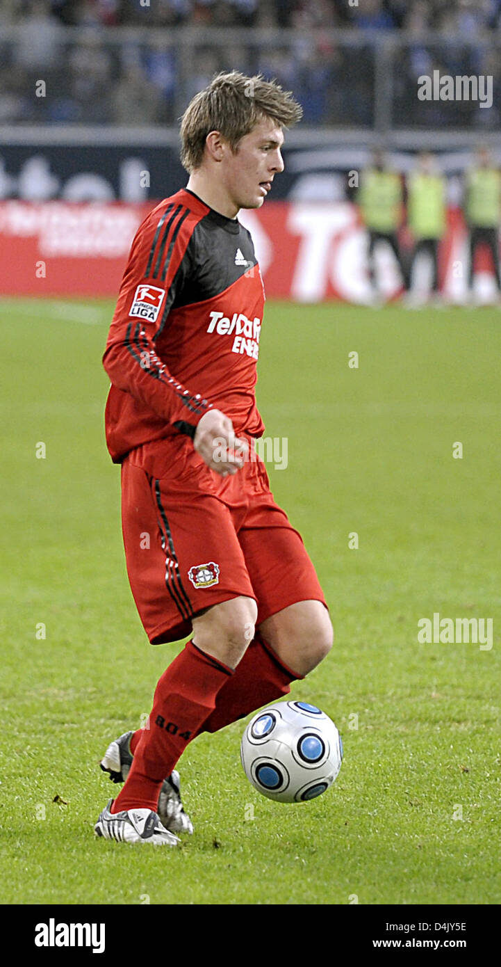 Leverkusen?s Toni Kroos seen in action during the Bundesliga soccer match  Bayer 04 Leverkusen vs VfL Bochum at ?LTUArena? in Duesseldorf, Germany, 08  March 2009. The match ended in a 1-1 draw.