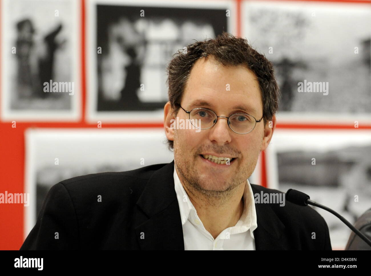 Ingo Traubhorn, curator of the exhibition ?VisualLeader? speaks at a press conference on the exhibition in Hamburg, Germany, 13 March 2009. Outstanding worksk of print and online media will be presented in the exhibition at Hamburg?s ?Deichtorhallen?. The photo series, magazine articles, advertisements and websites - all on the shortlist for the Lead Awards - will be on display jus Stock Photo