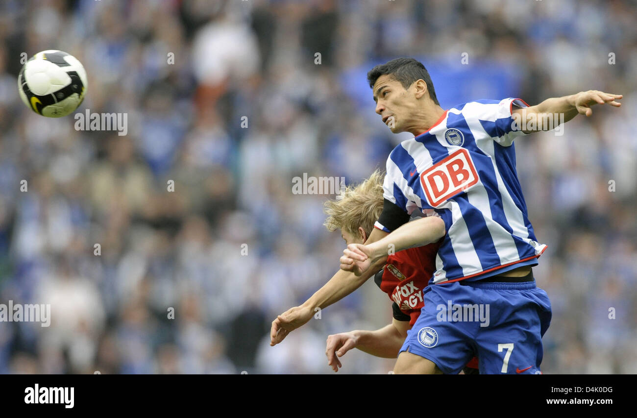 Hertha berlin jersey hi-res stock photography and images - Page 3 - Alamy