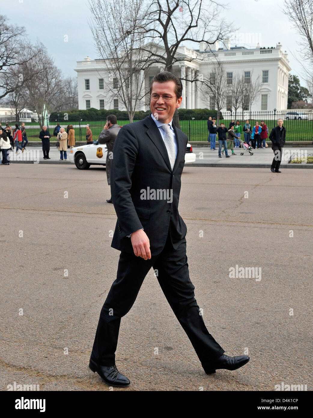 German Minister of Economy, Karl-Theodor zu Guttenberg, walks past the White House before meeting with Larry Summers, Director of the White House?s National Economic Council for President Barack Obama, in Washington D.C., USA, 17 March 2009. Zu Guttenberg is on a three-day visit to the US, where he will also meet with the management of automaker General Motors (GM), in order to fin Stock Photo