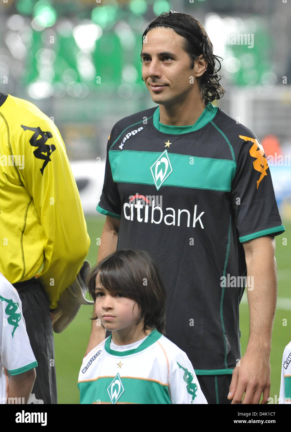 Claudio Pizarro of Werder Bremen is pictured prior to the UEFA Cup last sixteen return match against AS Saint-Etienne at Stadium Geoffroy Guichard in Saint Etienne, France, 18 March 2009. The game ended in a 2-2 tie with Bremen qualifying for the quarter-finals. Photo: Carmen Jaspersen Stock Photo