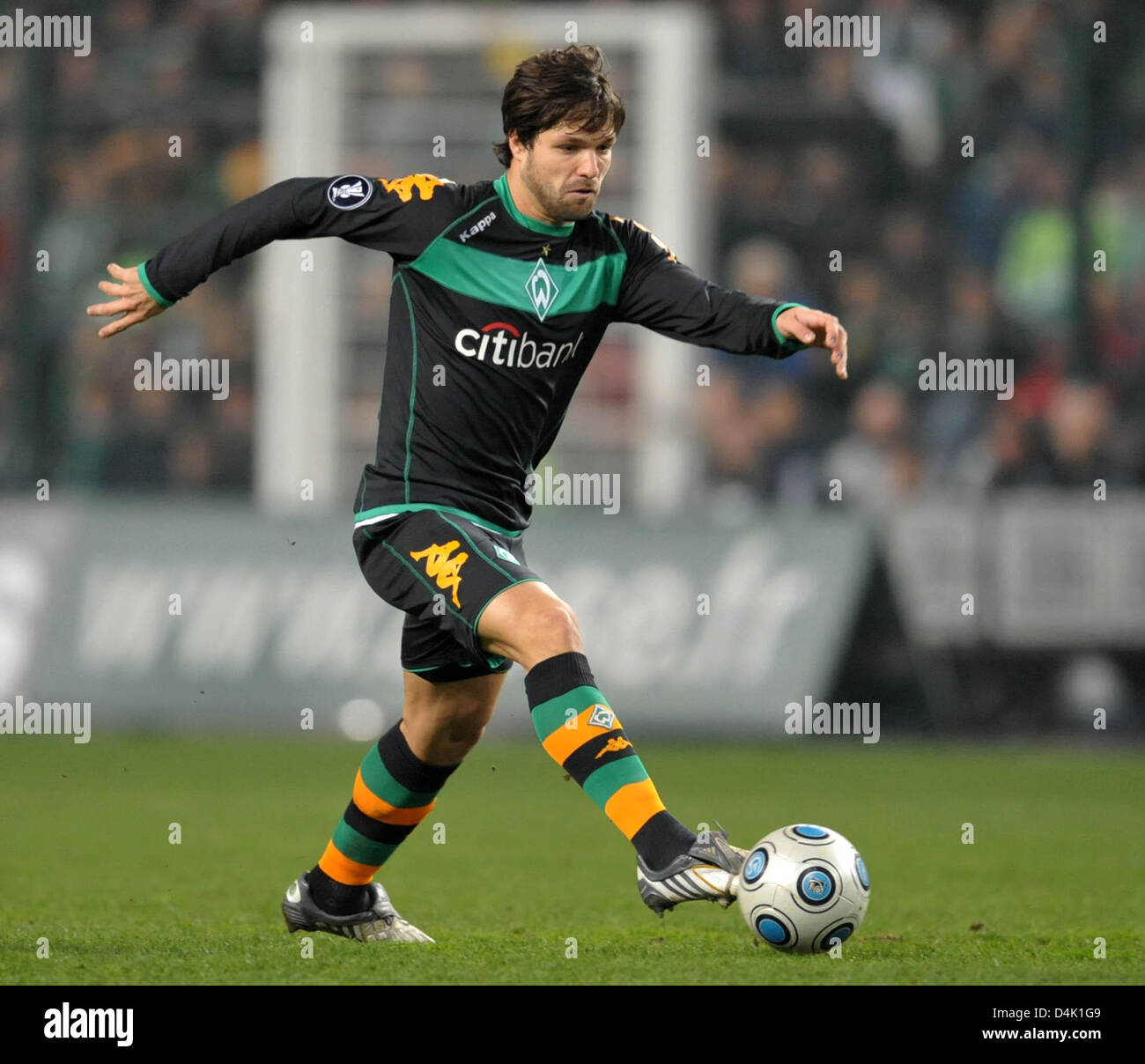 Werder Bremen player Diego is shown in action during the UEFA Cup last sixteen return match against AS Saint-Etienne at Stadium Geoffroy Guichard in Saint Etienne, France, 18 March 2009. The game ended in a 2-2 tie with Bremen qualifying for the quarter-finals. Photo: Carmen Jaspersen Stock Photo