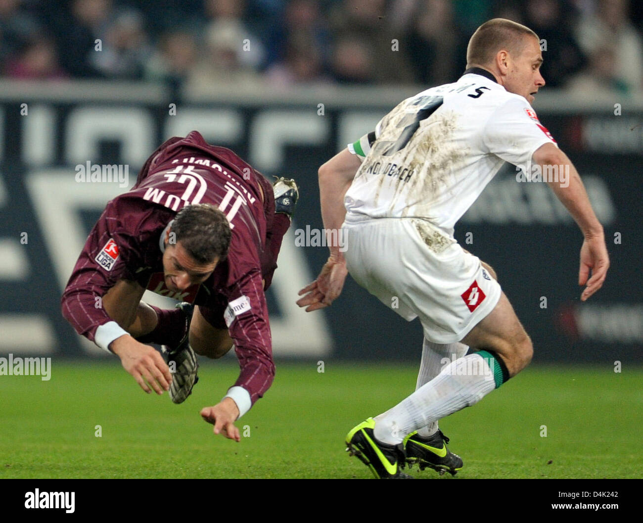 Gladbach?s Filip Daems (R) and Bochum?s Diego Fernando Klimowicz vie ...