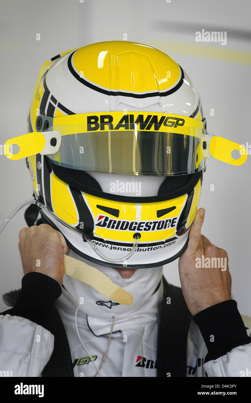 British Formula One driver Jenson Button of Brawn GP puts on his helmet  before the second practice session at Albert Park street circuit in  Melbourne, Australia, 27 March 2009. The Formula 1