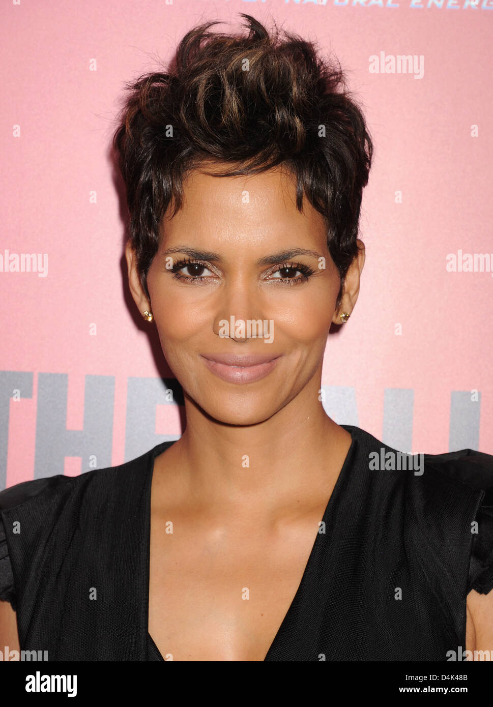 Halle berry hi-res stock photography and images - Alamy