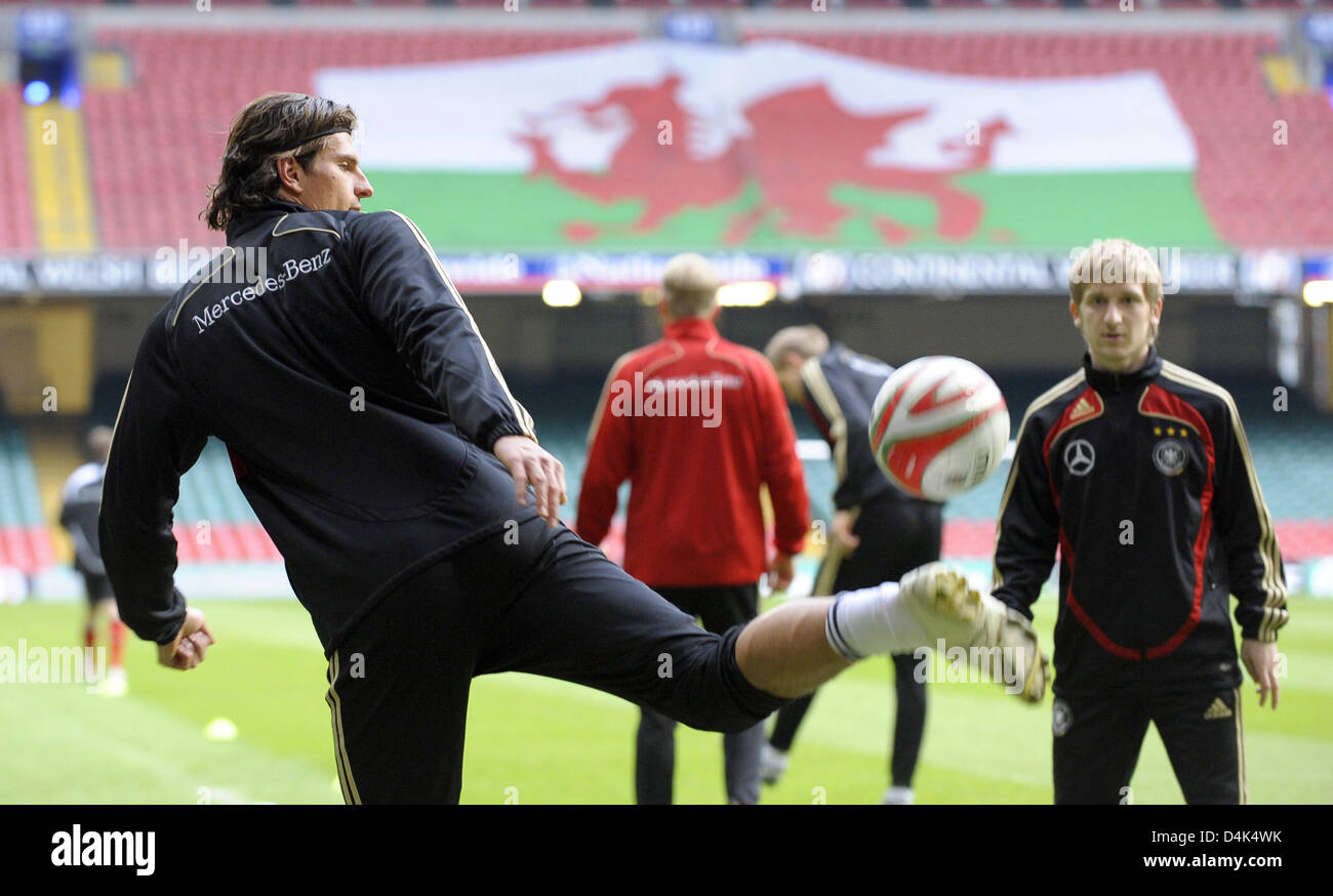 Germany?s national soccer player Mario Gomez (L) plays the ball to teammate Marko Marin during the squad?s final training session at ?Millennium Stadium? in Cardiff, Wales, United Kingdom, 31 March 2009. Gomez, striker of German Bundesliga soccer club VfB Stuttgart, has not scored as a national soccer player for one year and 643 minutes of play. The German squad faces the Welsh sid Stock Photo