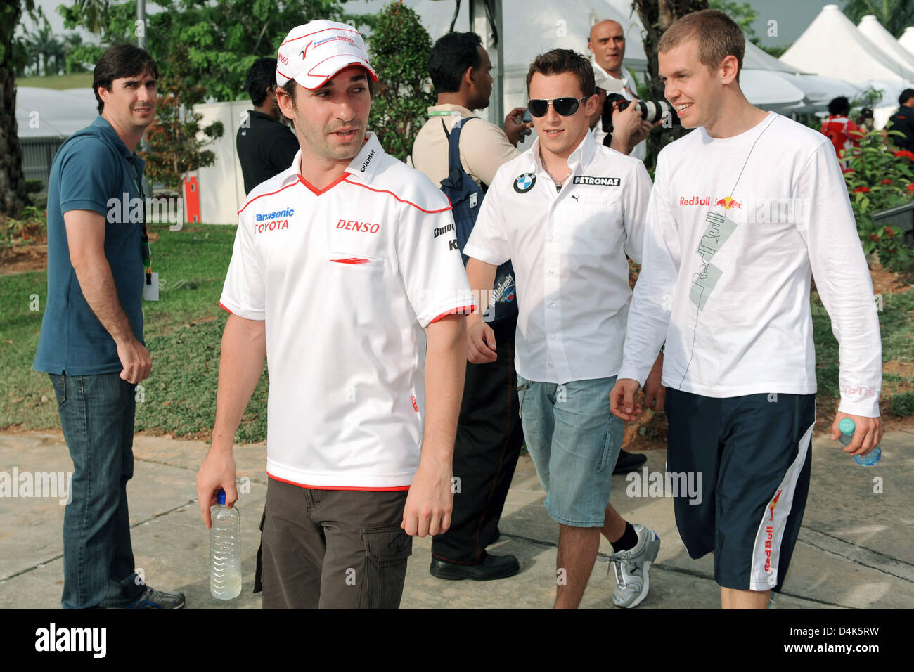 (L-R) German Formula One driver Timo Glock of Toyota F1  Austrian test driver Christian Klien of BMW Sauber and German Formula One driver Sebastian Vettel of Red Bull Racing walk through the paddock of Sepang circuit near Kuala Lumpur, Malaysia, 03 April 2009. The 2009 Formula 1 Malaysian Grand Prix takes place on 05 April. Photo: PETER STEFFEN Stock Photo