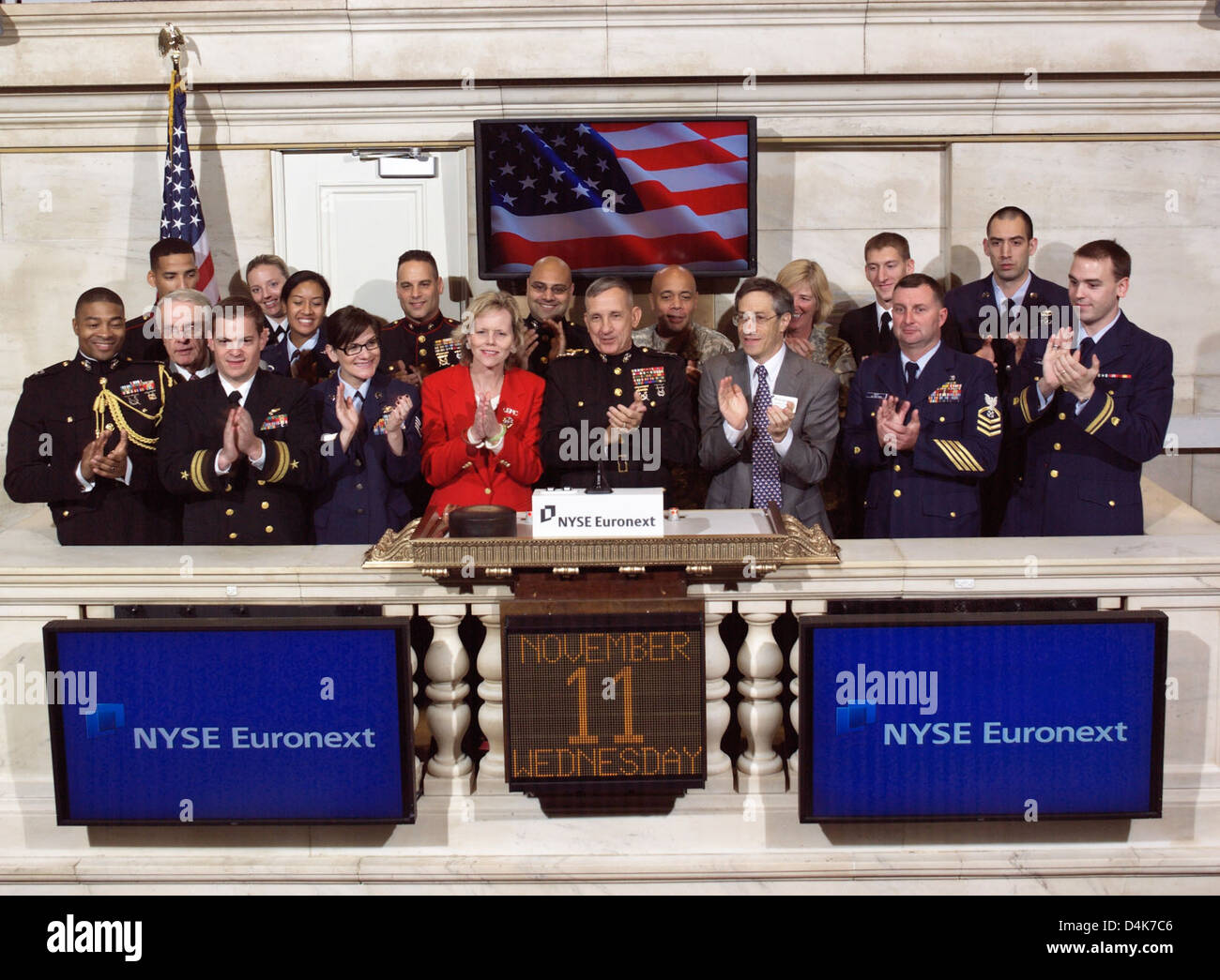 Opening bell hires stock photography and images Alamy