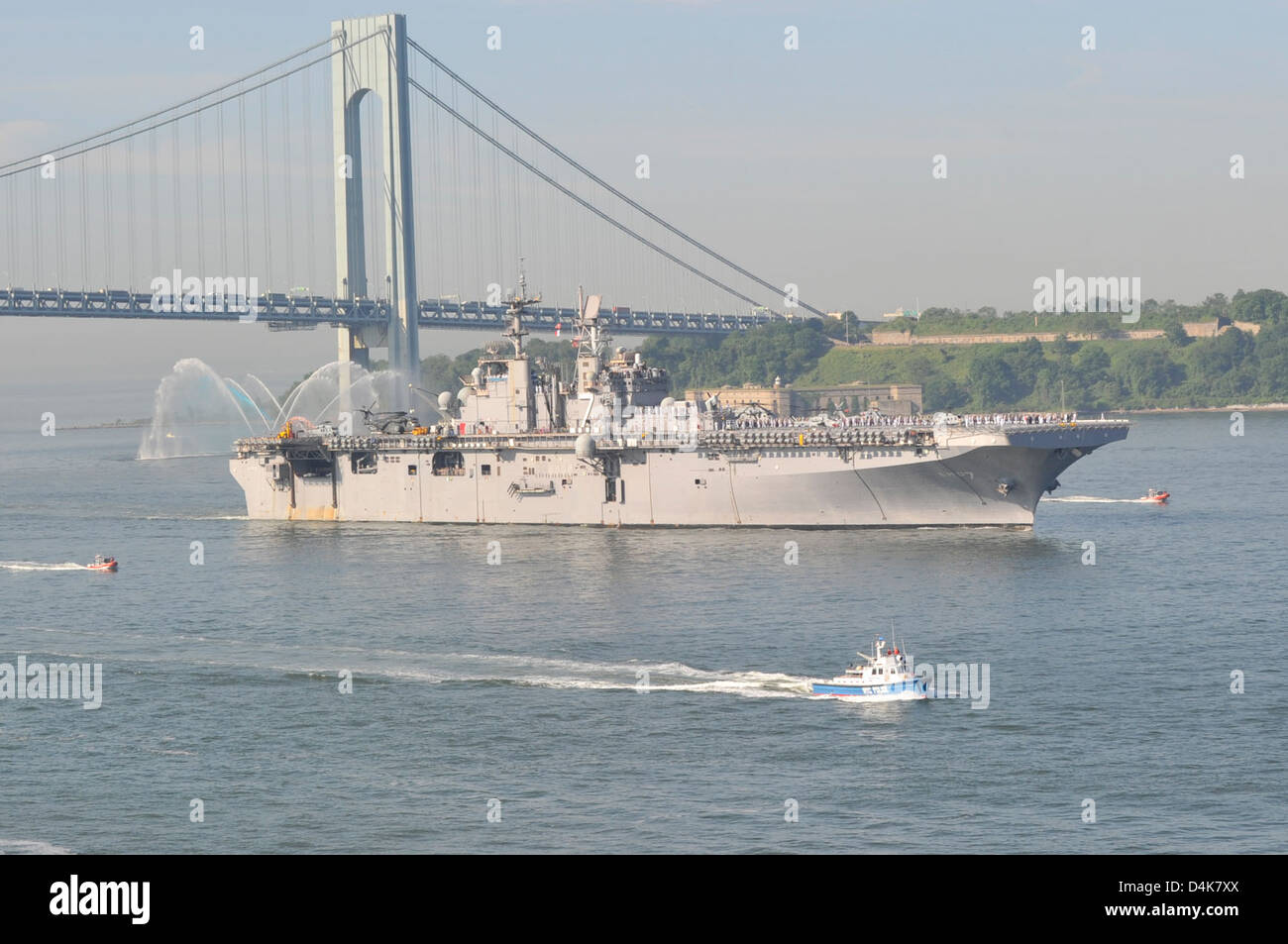 USS Iwo Jima escort Stock Photo